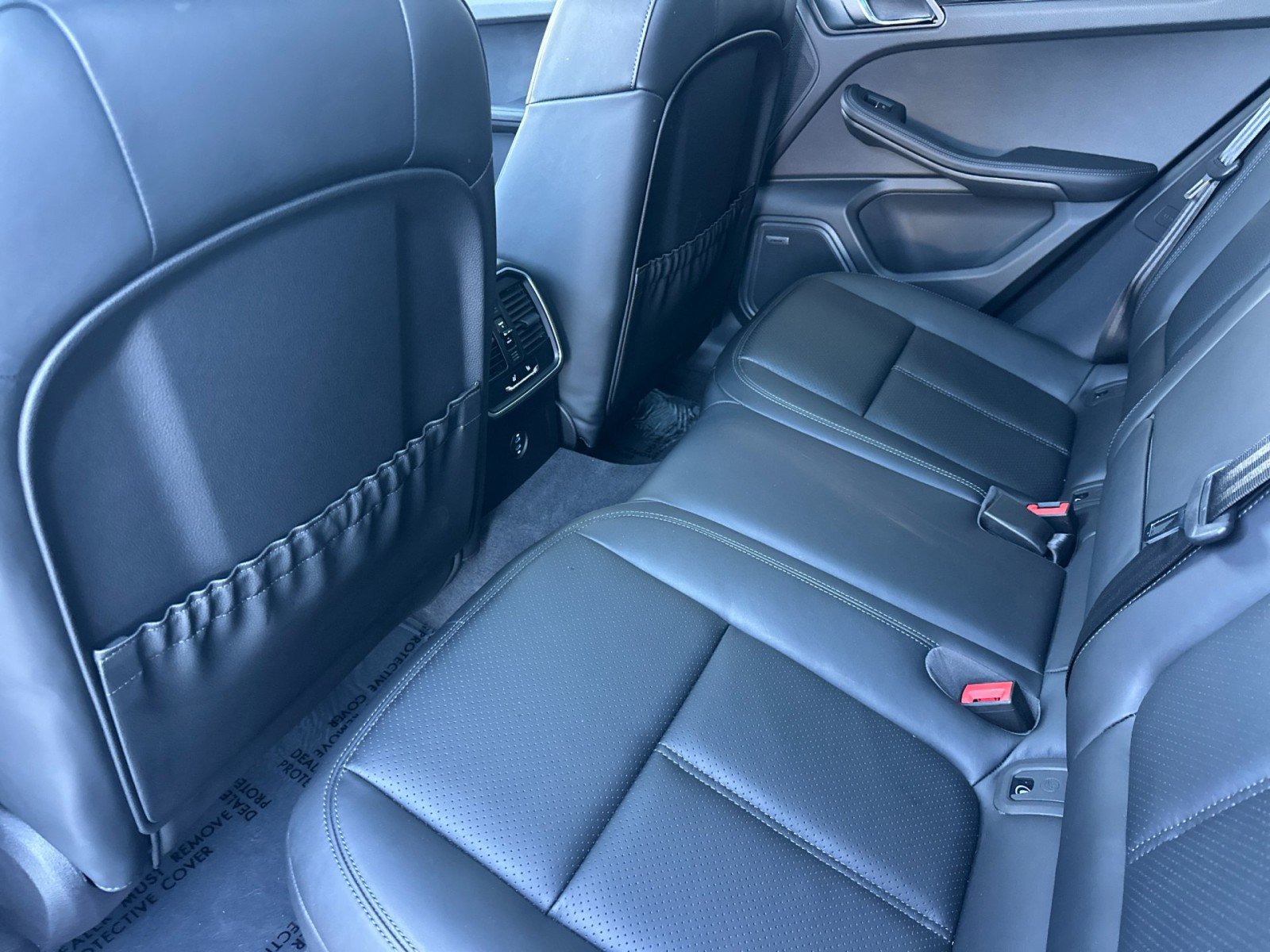 Used 2026 Porsche Macan AWD/4WD image 13
