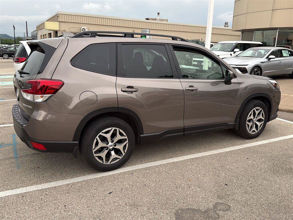 Used 2022 Subaru Forester Premium AWD/4WD image 10