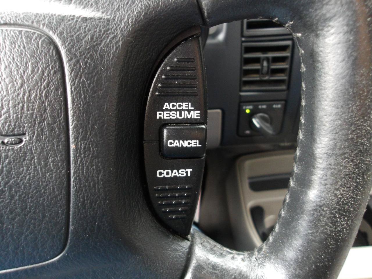 Used 2004 Dodge Dakota Sport w/ Deluxe Convenience Group AWD/4WD image 16