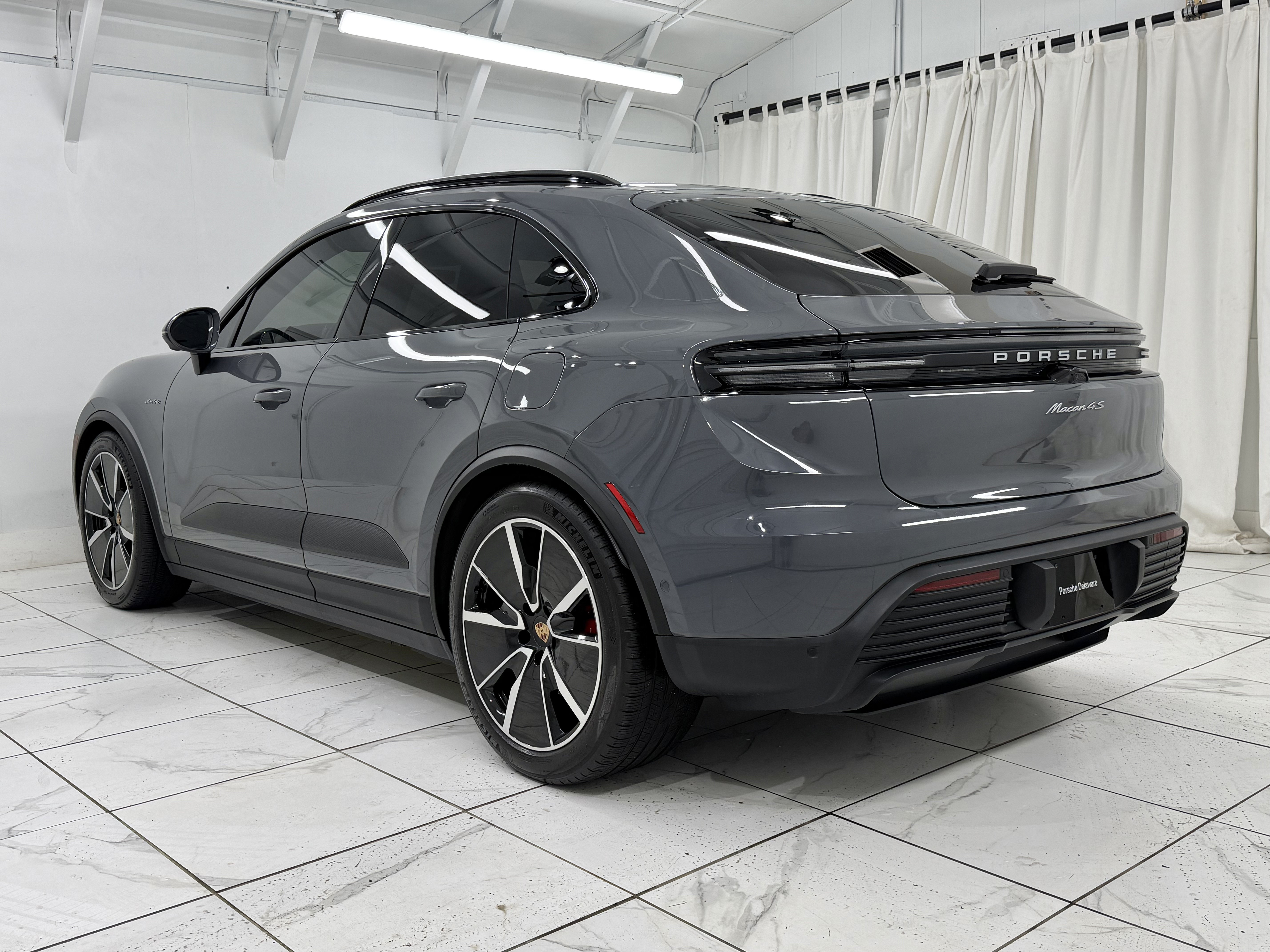 Used 2025 Porsche Macan 4S Electric AWD/4WD image 14