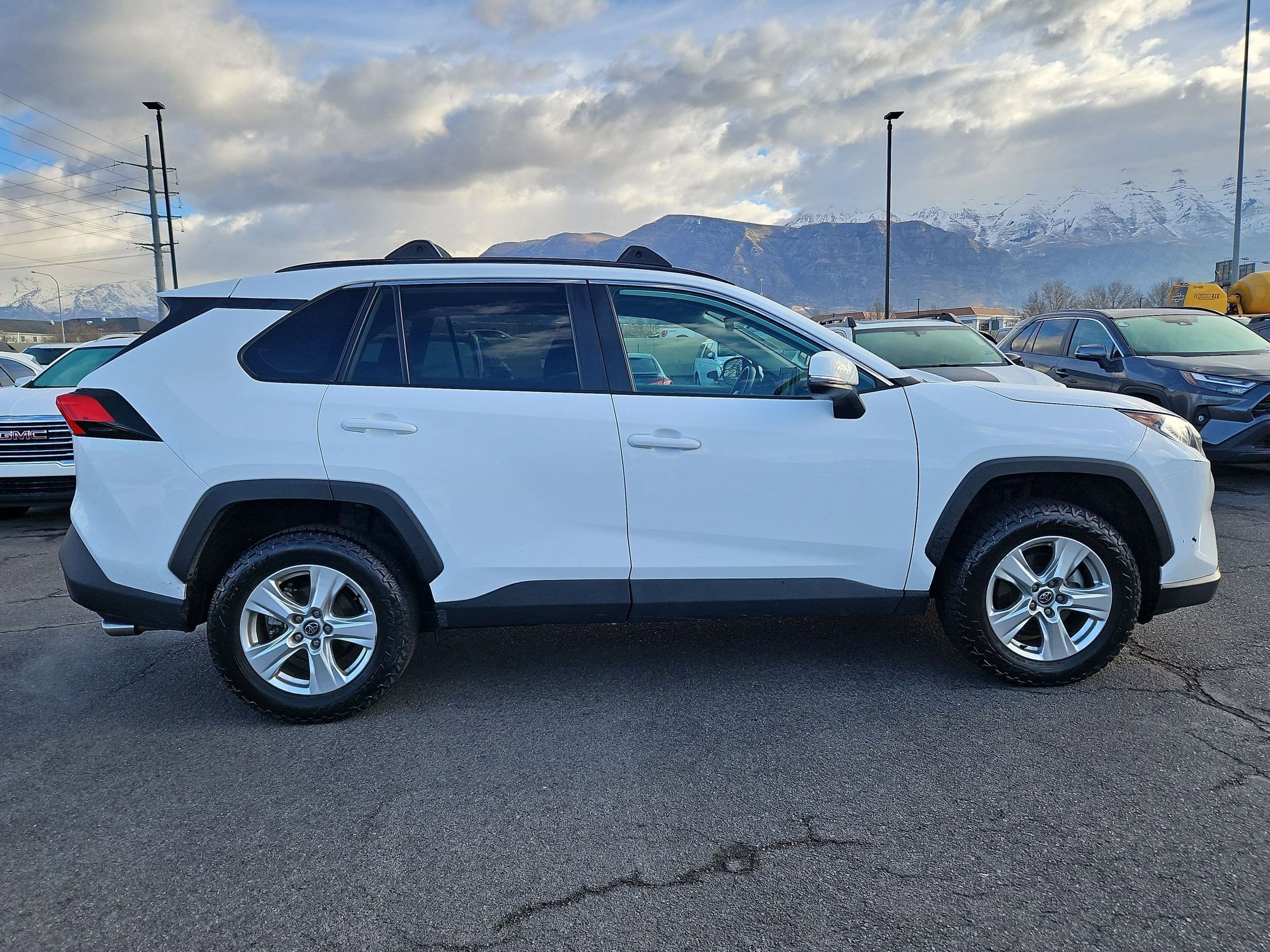 Used 2020 Toyota RAV4 XLE image 2