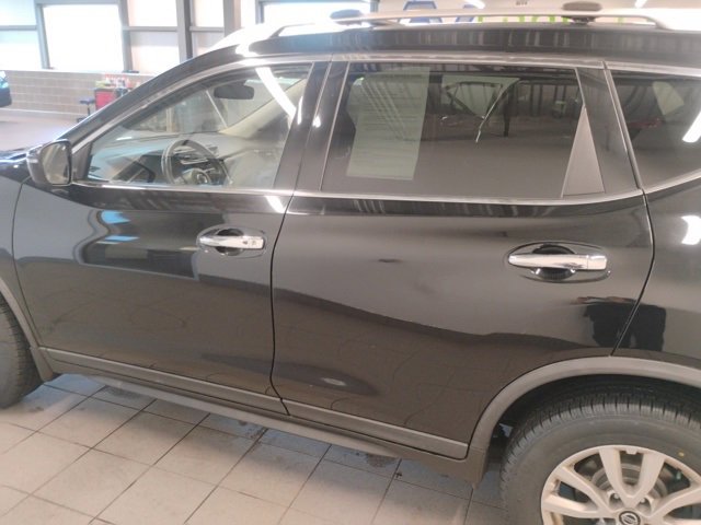 Used 2020 Nissan Rogue SV image 4