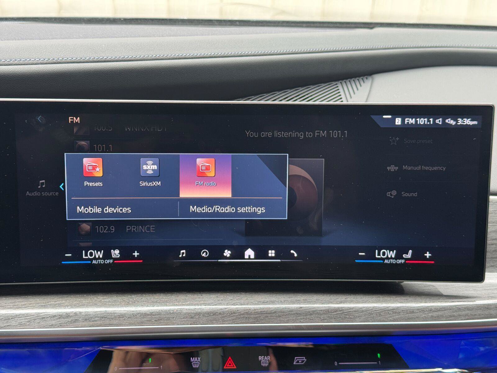 Used 2023 BMW i7 xDrive60 AWD/4WD image 26