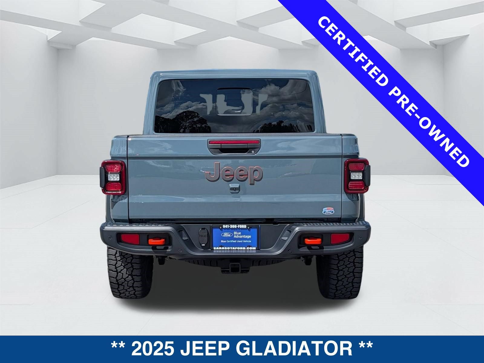 Used 2025 Jeep Gladiator Mojave w/ Safety Group AWD/4WD image 6