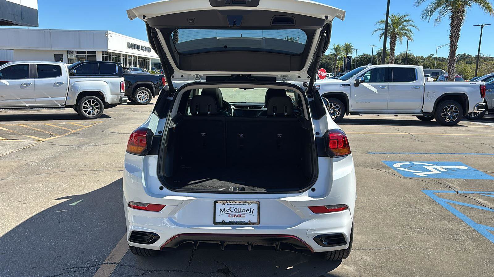 Used 2022 Buick Encore GX Select w/ Experience Buick Package image 17