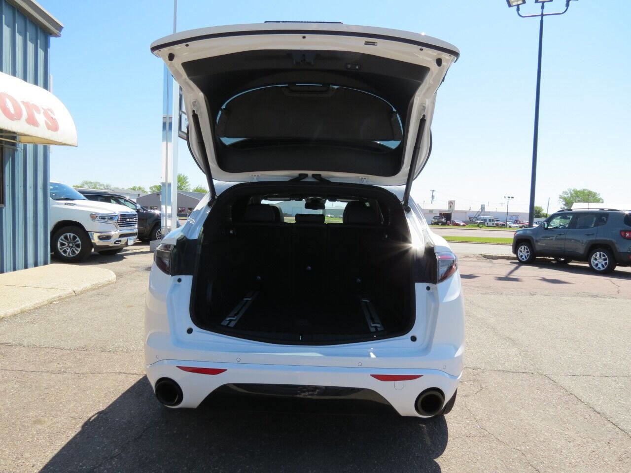Used 2021 Alfa Romeo Stelvio Ti Sport image 39