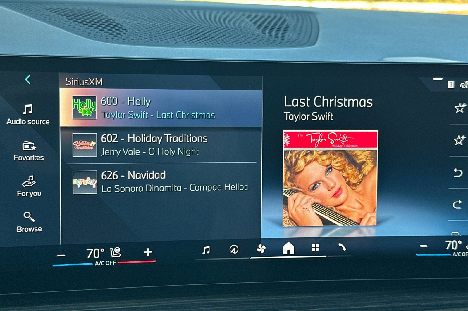 Used 2025 BMW X7 xDrive40i w/ Parking Assistance Package image 23