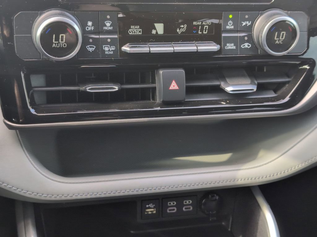 Used 2023 Toyota Highlander L image 8