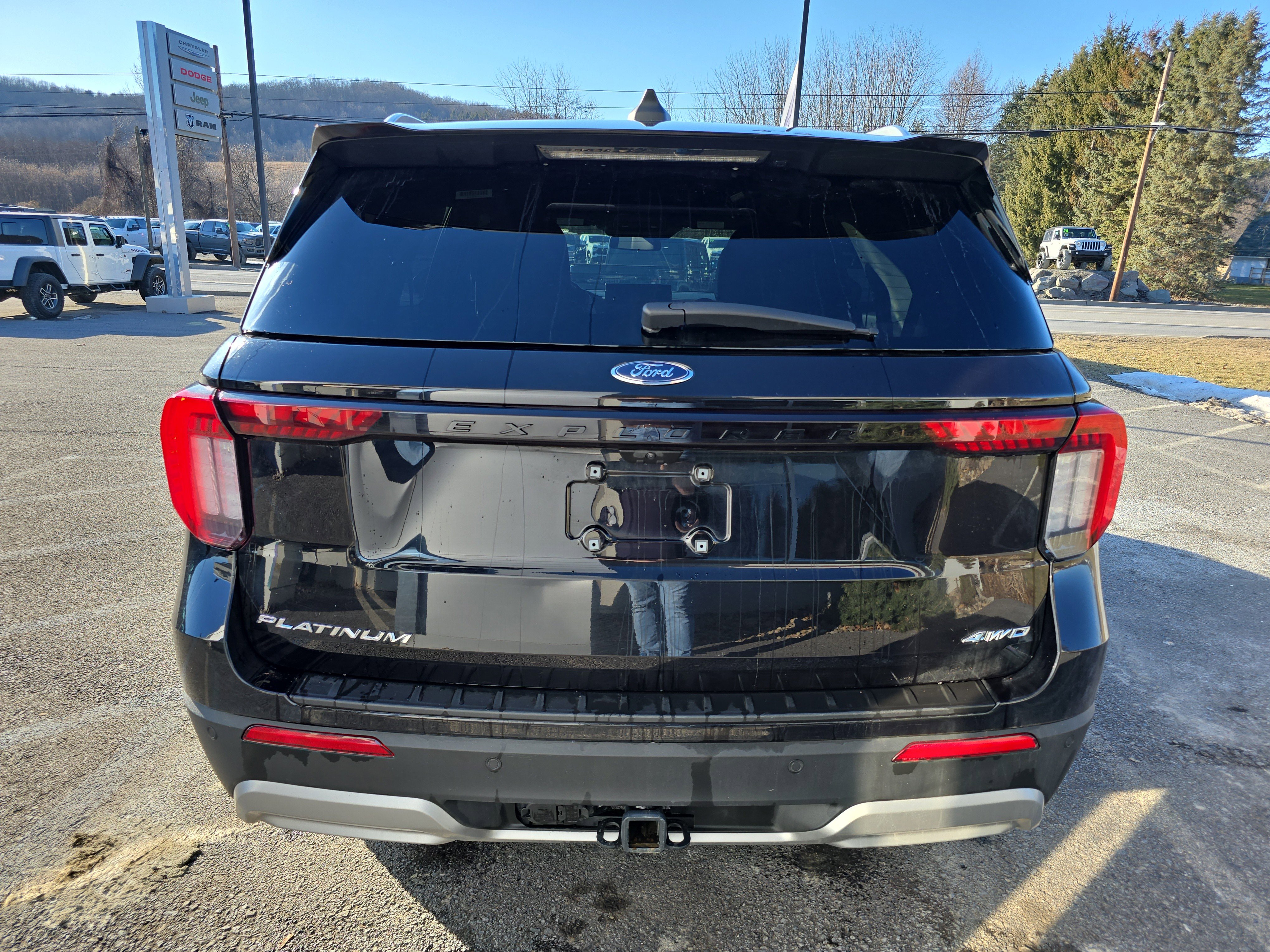 Used 2025 Ford Explorer Platinum w/ LUX Leather Package AWD/4WD image 4
