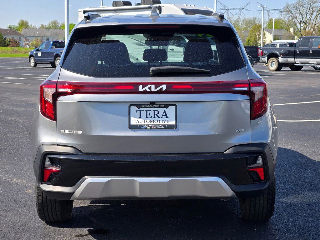 Used 2024 Kia Seltos EX image 13