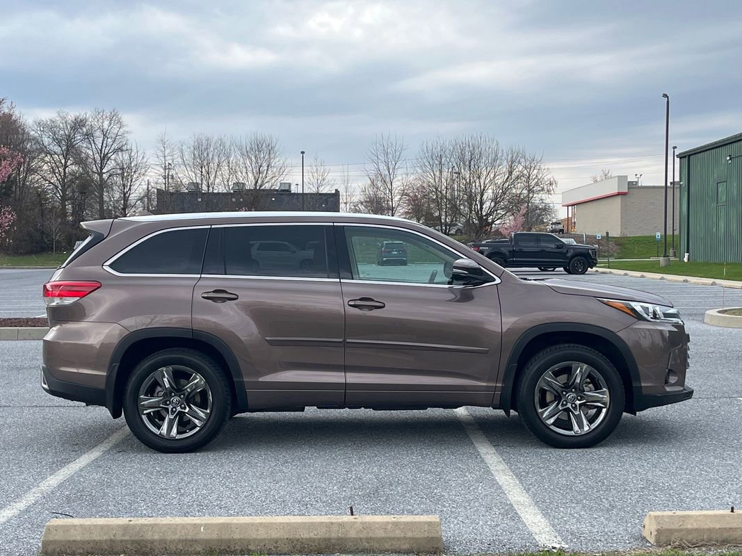 Used 2018 Toyota Highlander Limited Platinum AWD/4WD image 9