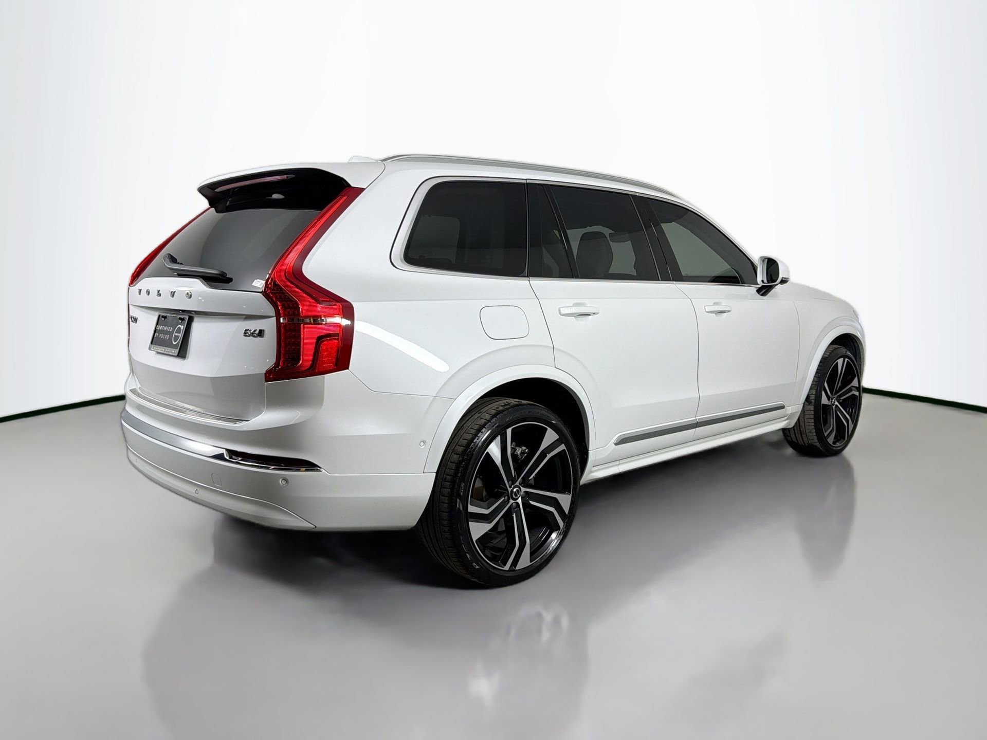 Certified 2024 Volvo XC90 B6 Ultimate w/ Protection Package Premier AWD/4WD image 6