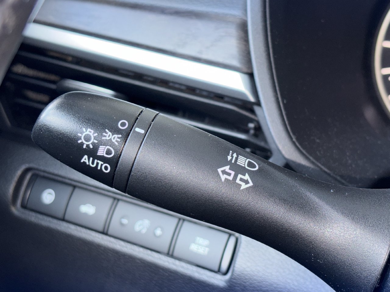 Used 2024 Nissan Altima 2.5 SV w/ SV Premium Package AWD/4WD image 13