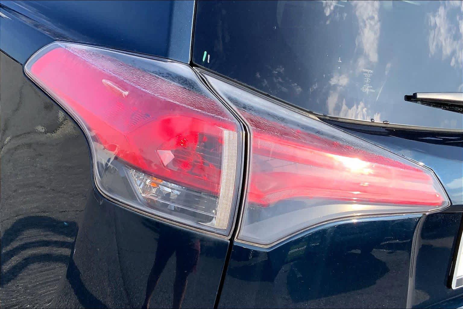 Used 2018 Toyota RAV4 LE AWD/4WD image 27