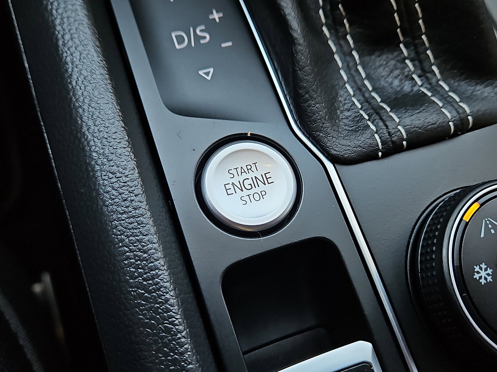 Used 2023 Volkswagen Atlas SE image 19