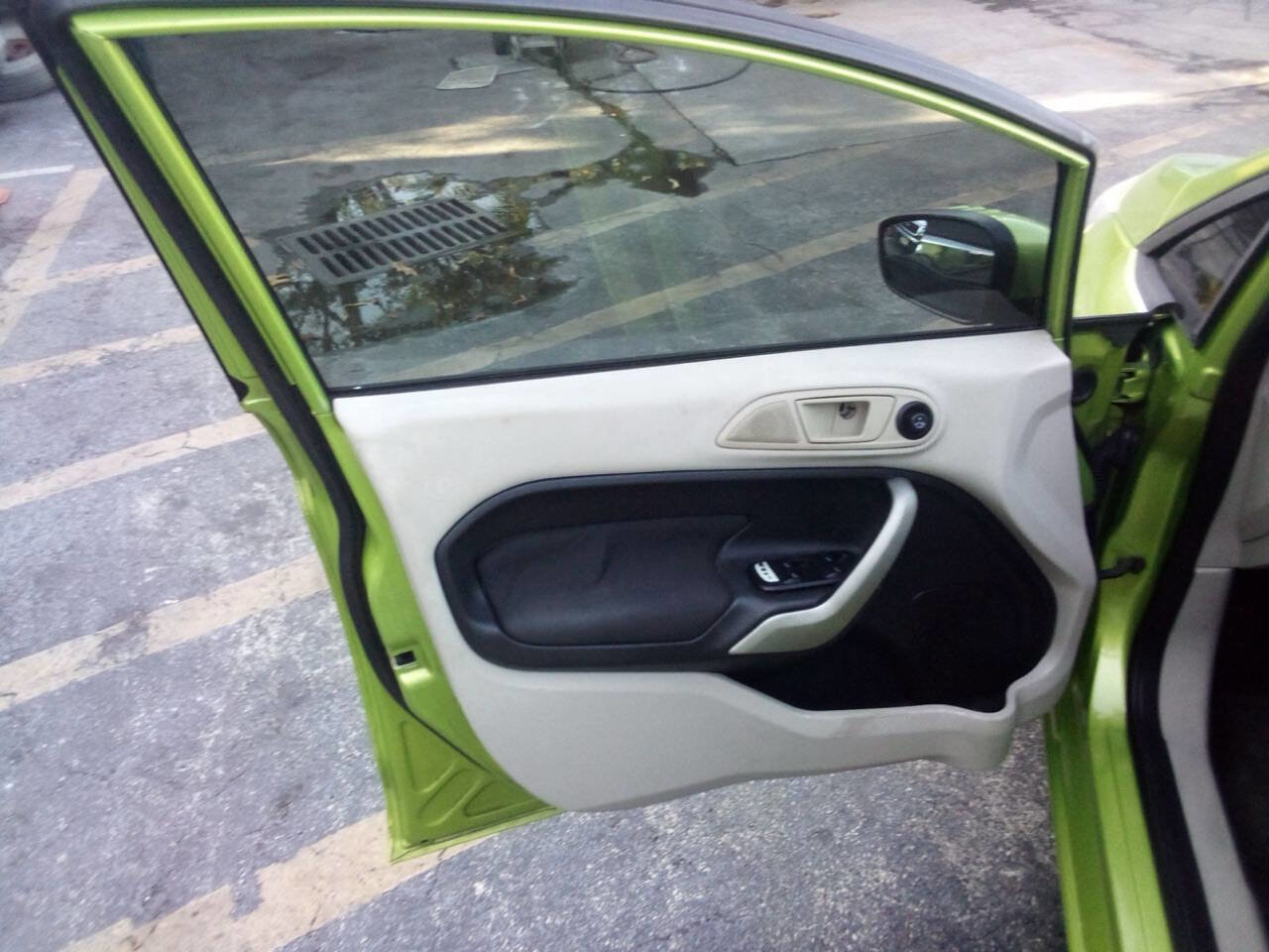 Used 2011 Ford Fiesta SE w/ 203A Rapid Spec Order Code image 13