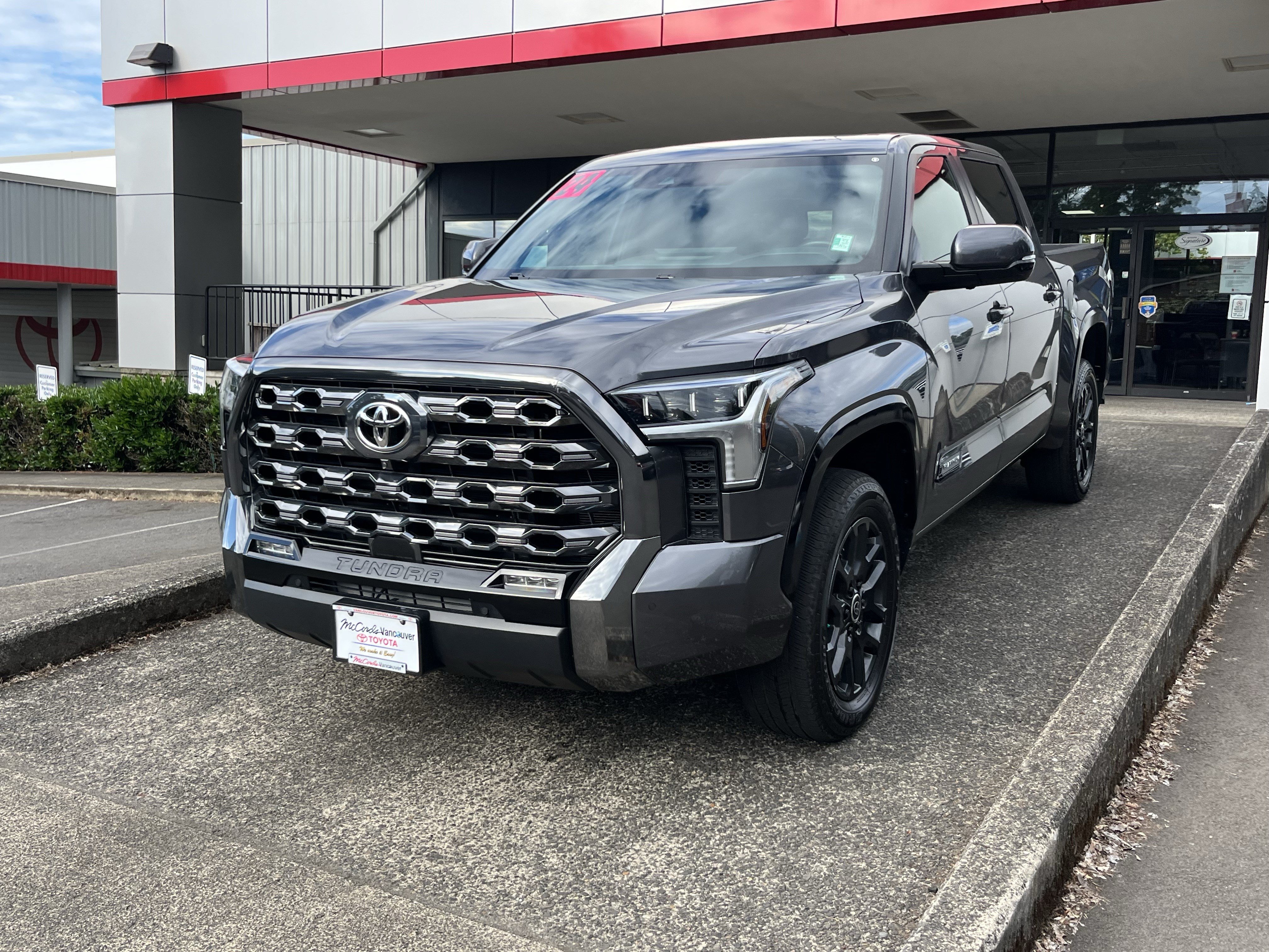 Used 2024 Toyota Tundra Platinum AWD/4WD image 3