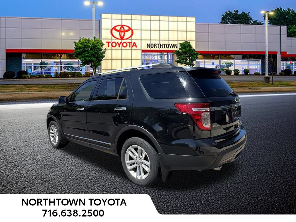 Used 2015 Ford Explorer XLT w/ Equipment Group 202B AWD/4WD image 3