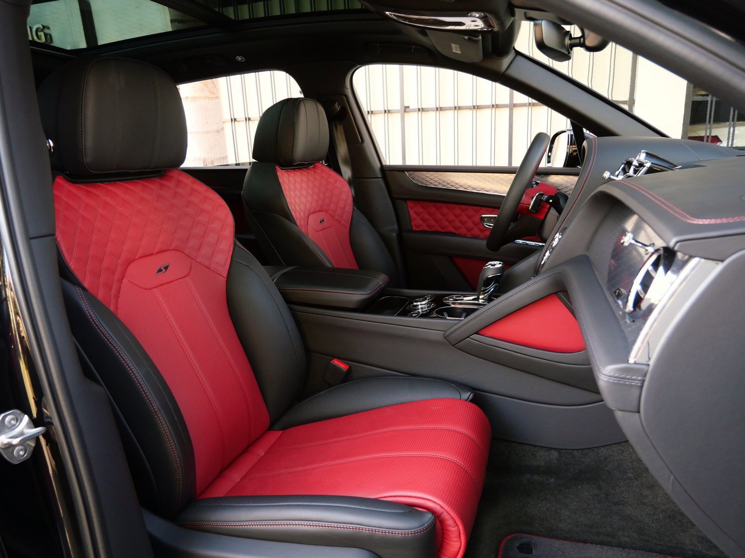 Used 2022 Bentley Bentayga S image 25