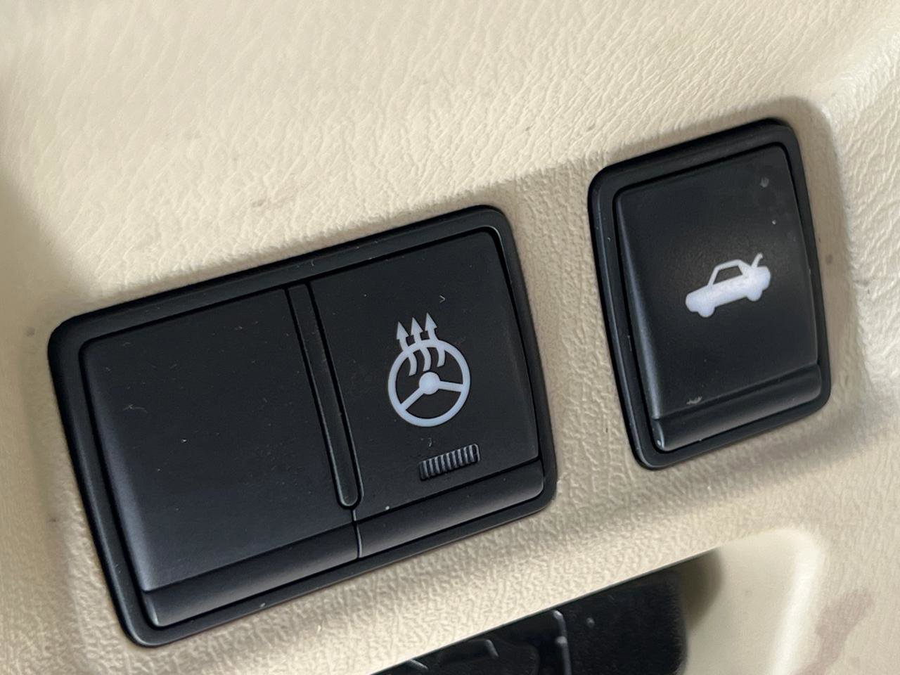 Used 2019 INFINITI Q70 Luxe RWD image 18