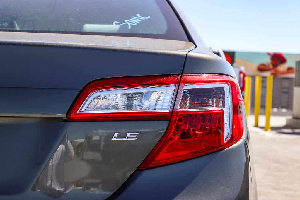 Used 2014 Toyota Camry LE FWD image 9