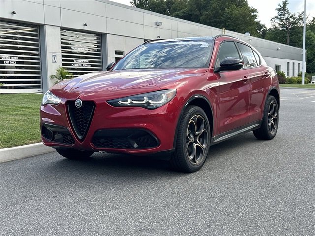 New 2025 Alfa Romeo Stelvio Sprint