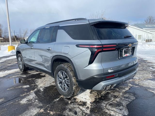Used 2024 Chevrolet Traverse LT image 3