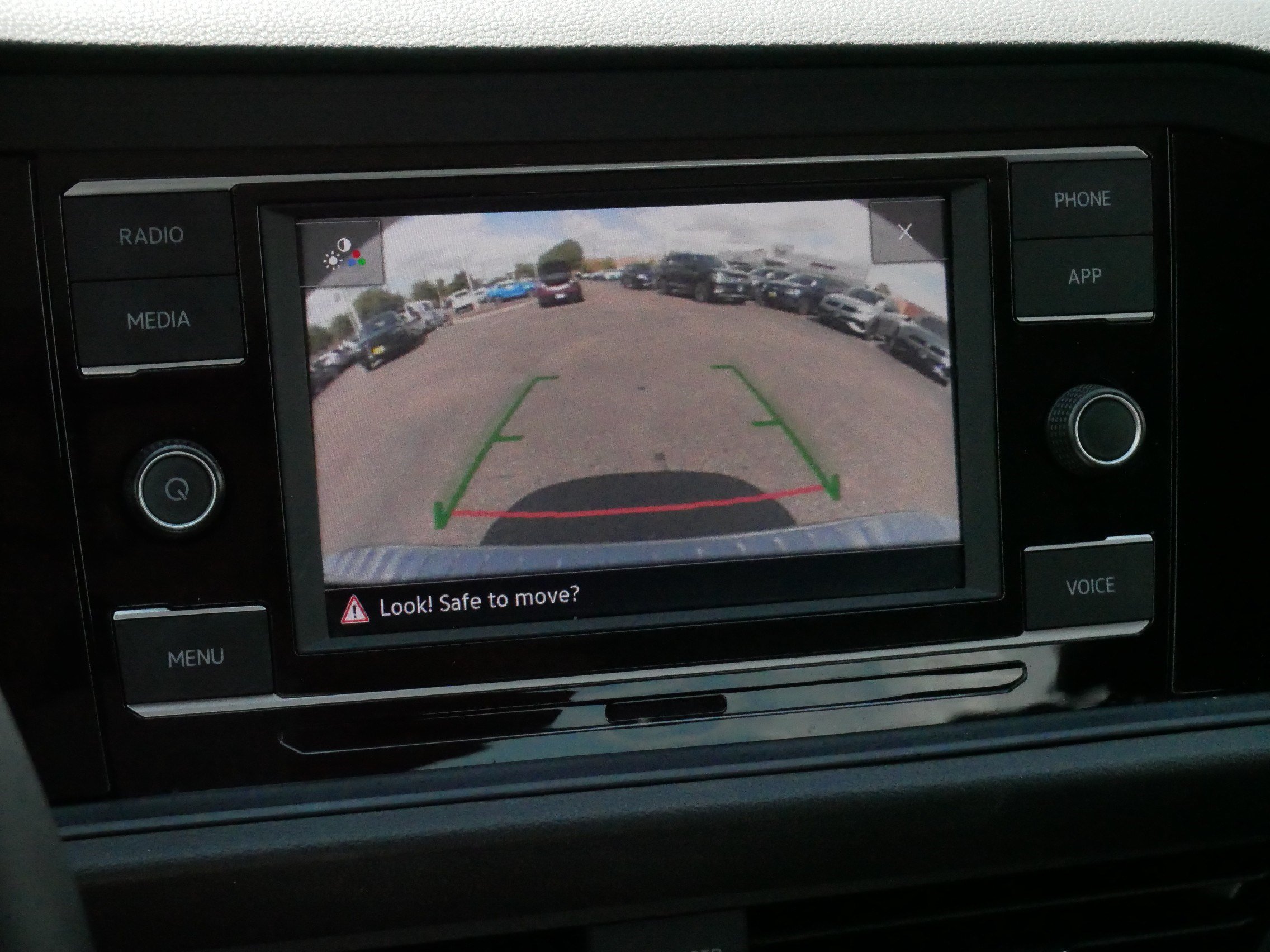 Certified 2023 Volkswagen Jetta SE w/ Panoramic Sunroof Package FWD image 29