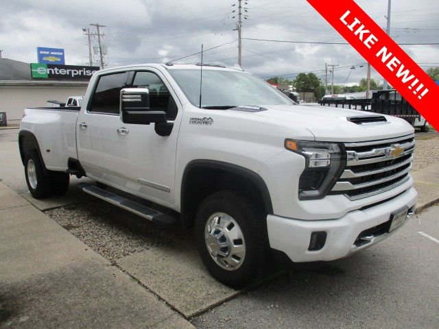 Used 2024 Chevrolet Silverado 3500 High Country w/ High Country Premium Package AWD/4WD image 3