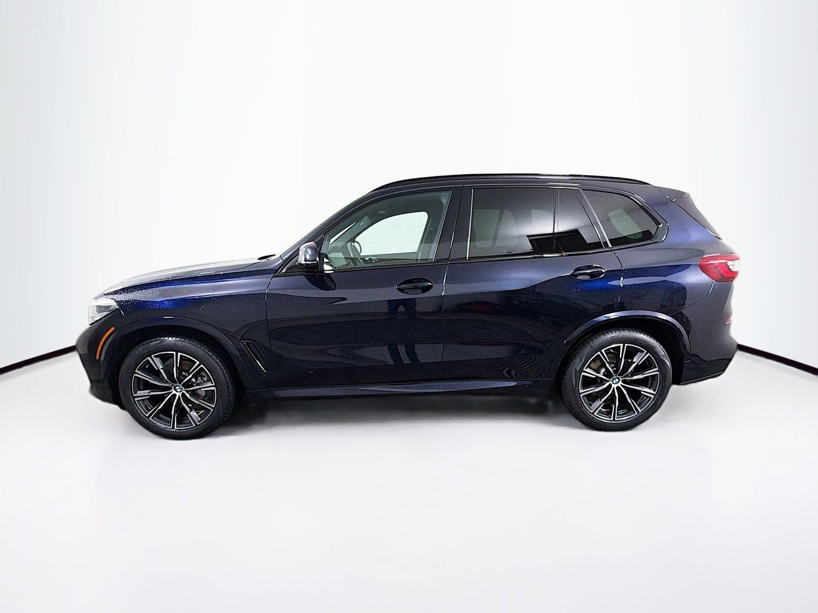 Used 2022 BMW X5 xDrive40i w/ M Sport Package AWD/4WD image 4