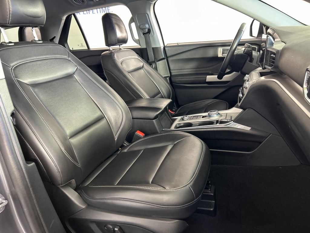 Used 2024 Ford Explorer XLT w/ Equipment Group 202A AWD/4WD image 21