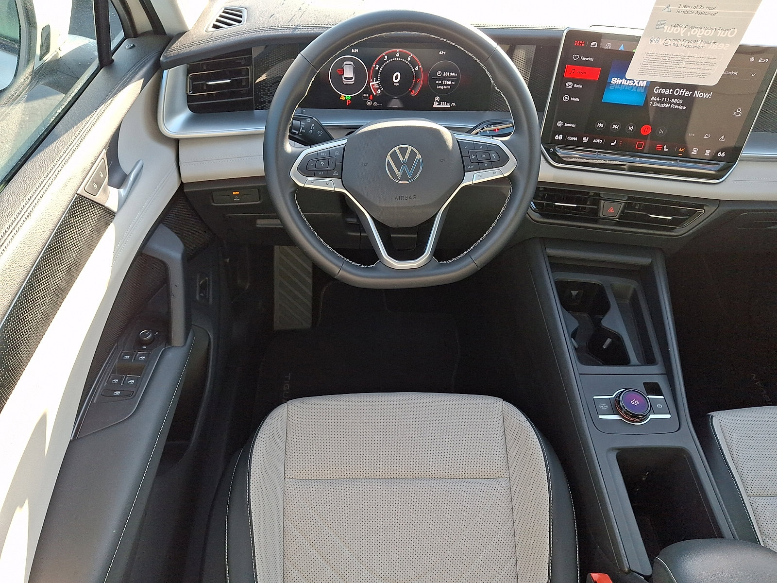 Certified 2025 Volkswagen Tiguan SE image 11