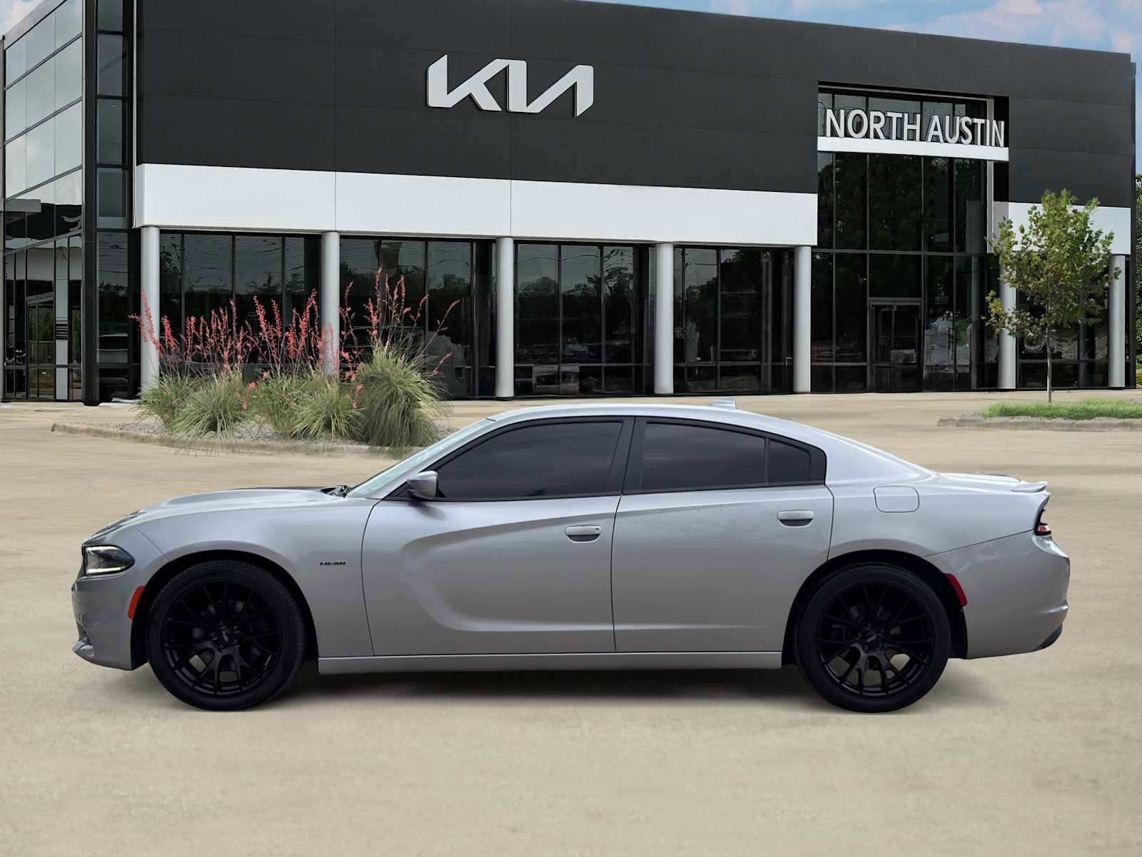 Used 2017 Dodge Charger R/T w/ Driver Confidence Group RWD image 5