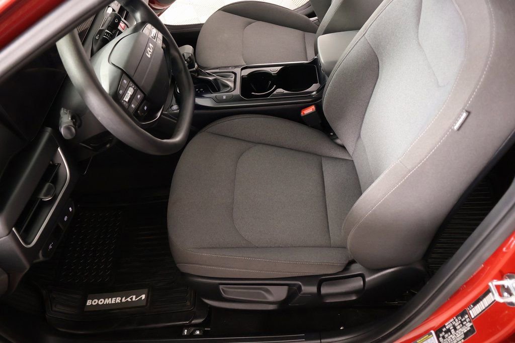 Used 2025 Kia K4 LXS image 10