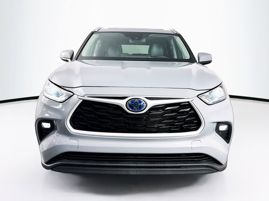 Used 2023 Toyota Highlander Bronze Edition image 2