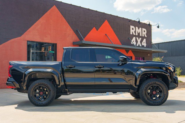 Used 2025 Toyota Tacoma TRD Off-Road image 4