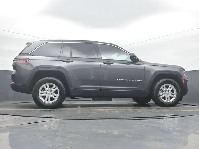 Used 2024 Jeep Grand Cherokee Laredo AWD/4WD image 52