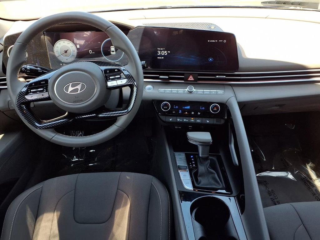 Used 2024 Hyundai Elantra SEL w/ Convenience Package image 10