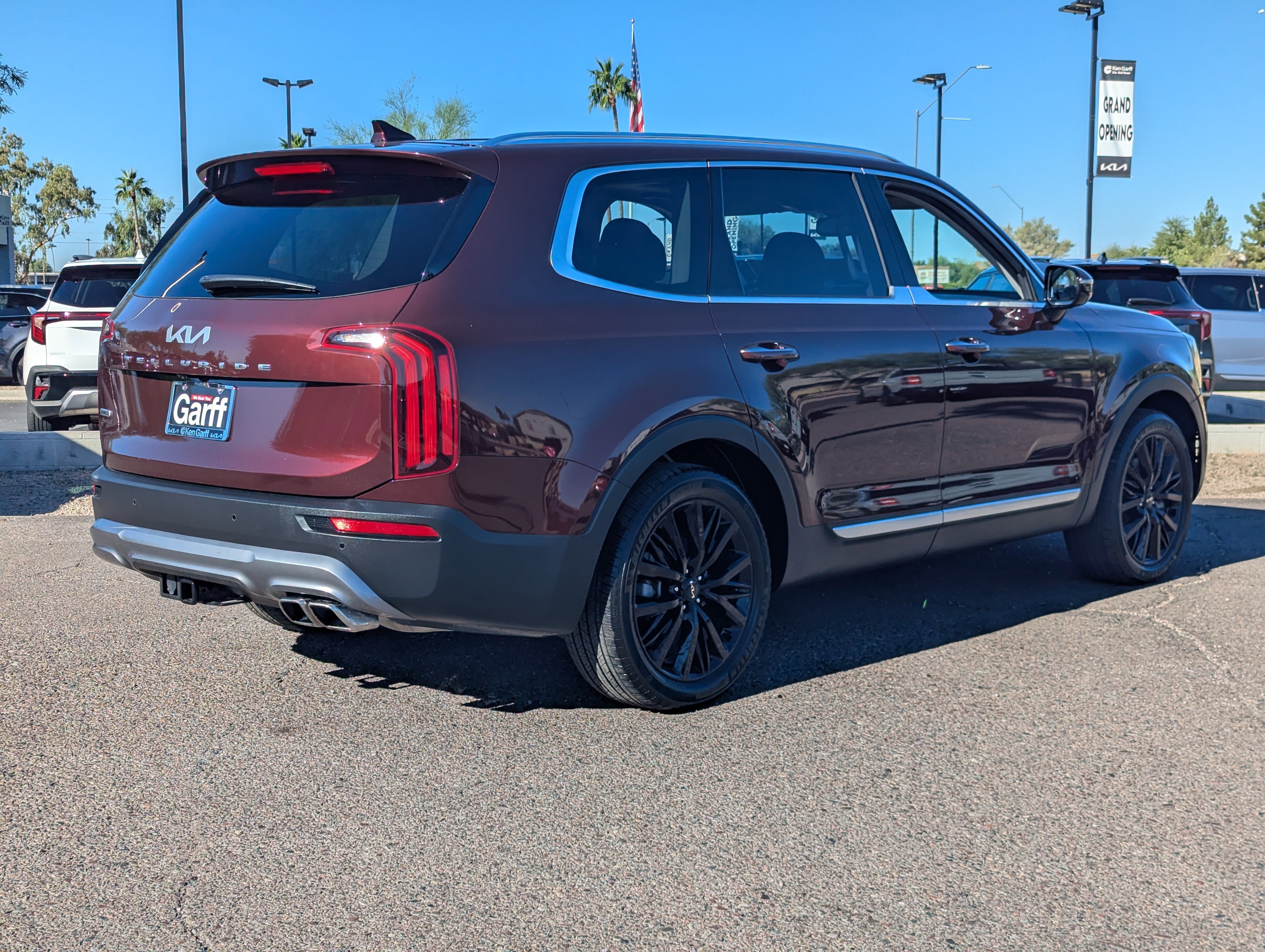 Certified 2022 Kia Telluride SX w/ Towing Package image 3
