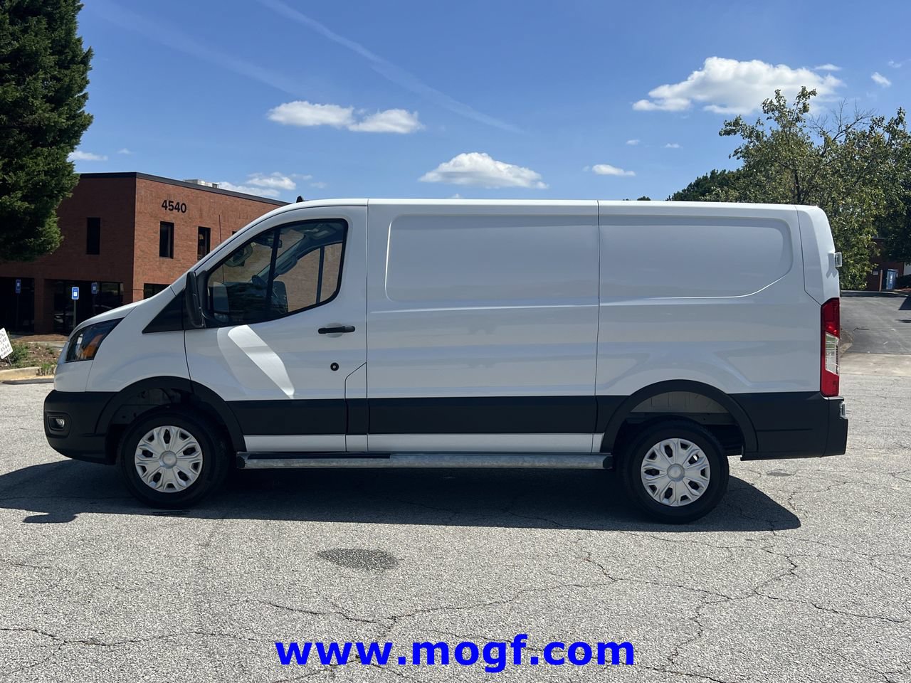 Used 2025 Ford Transit 250 Low Roof w/ Exterior Upgrade Package RWD image 22