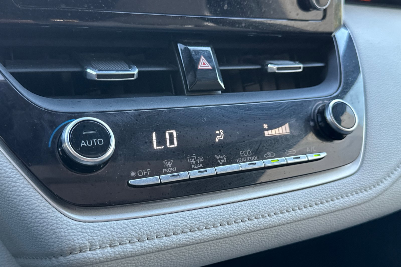 Used 2020 Toyota Corolla SE FWD image 28