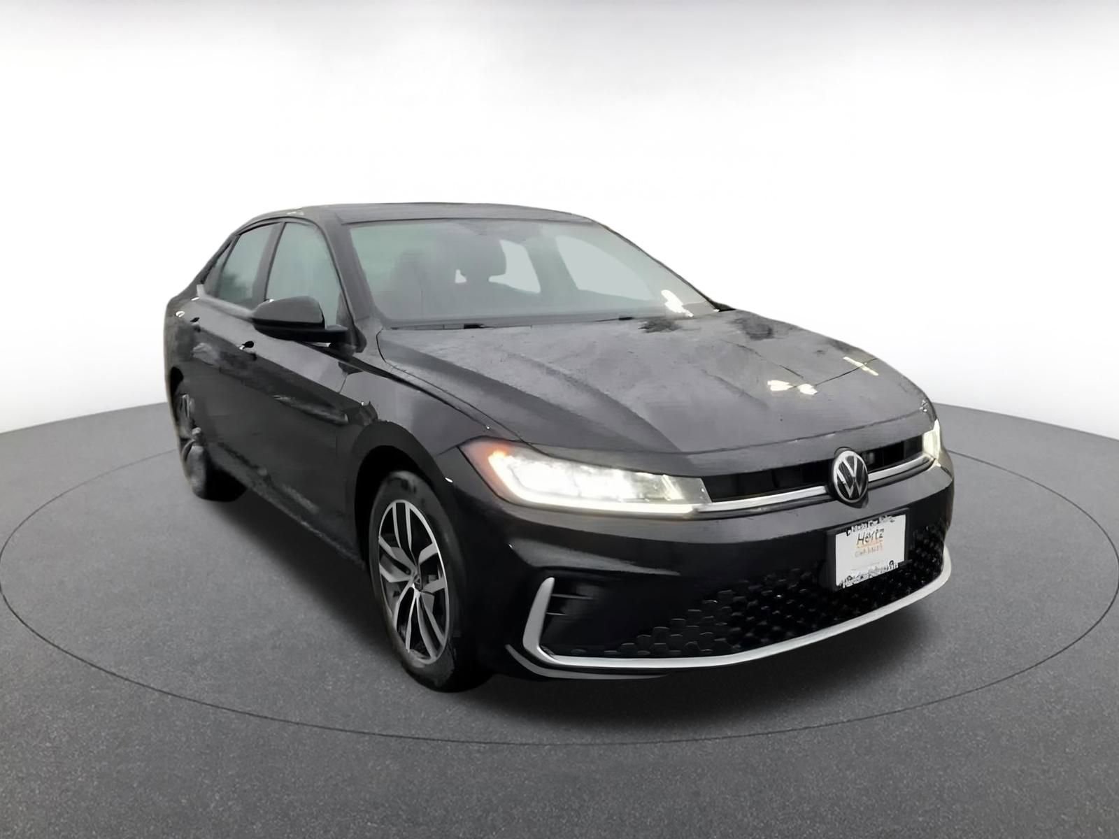 Used 2025 Volkswagen Jetta SE image 3