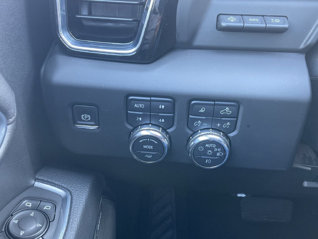 Used 2025 GMC Sierra 3500 Denali w/ Technology Package AWD/4WD image 18