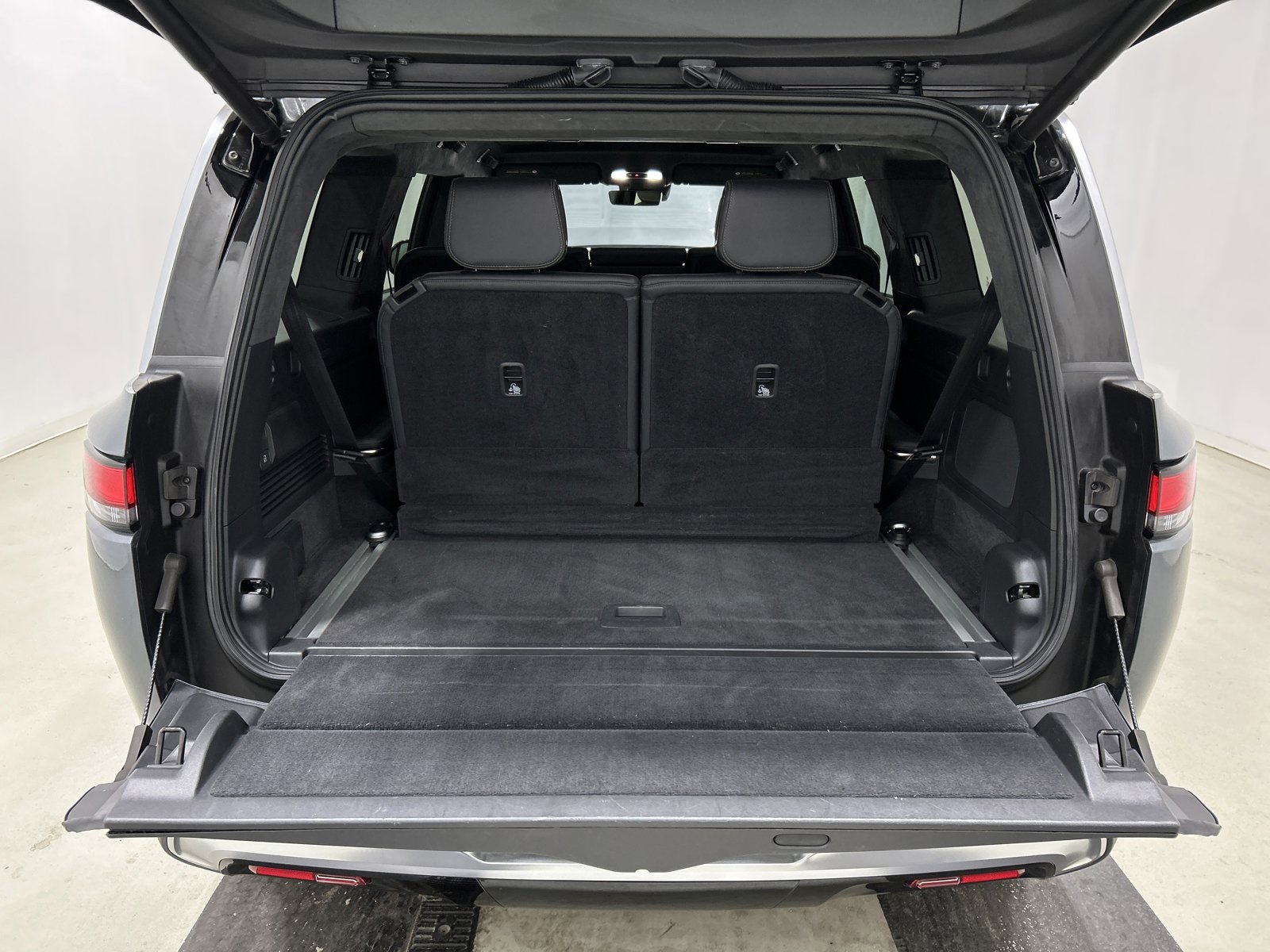Used 2022 Rivian R1S Launch Edition image 15