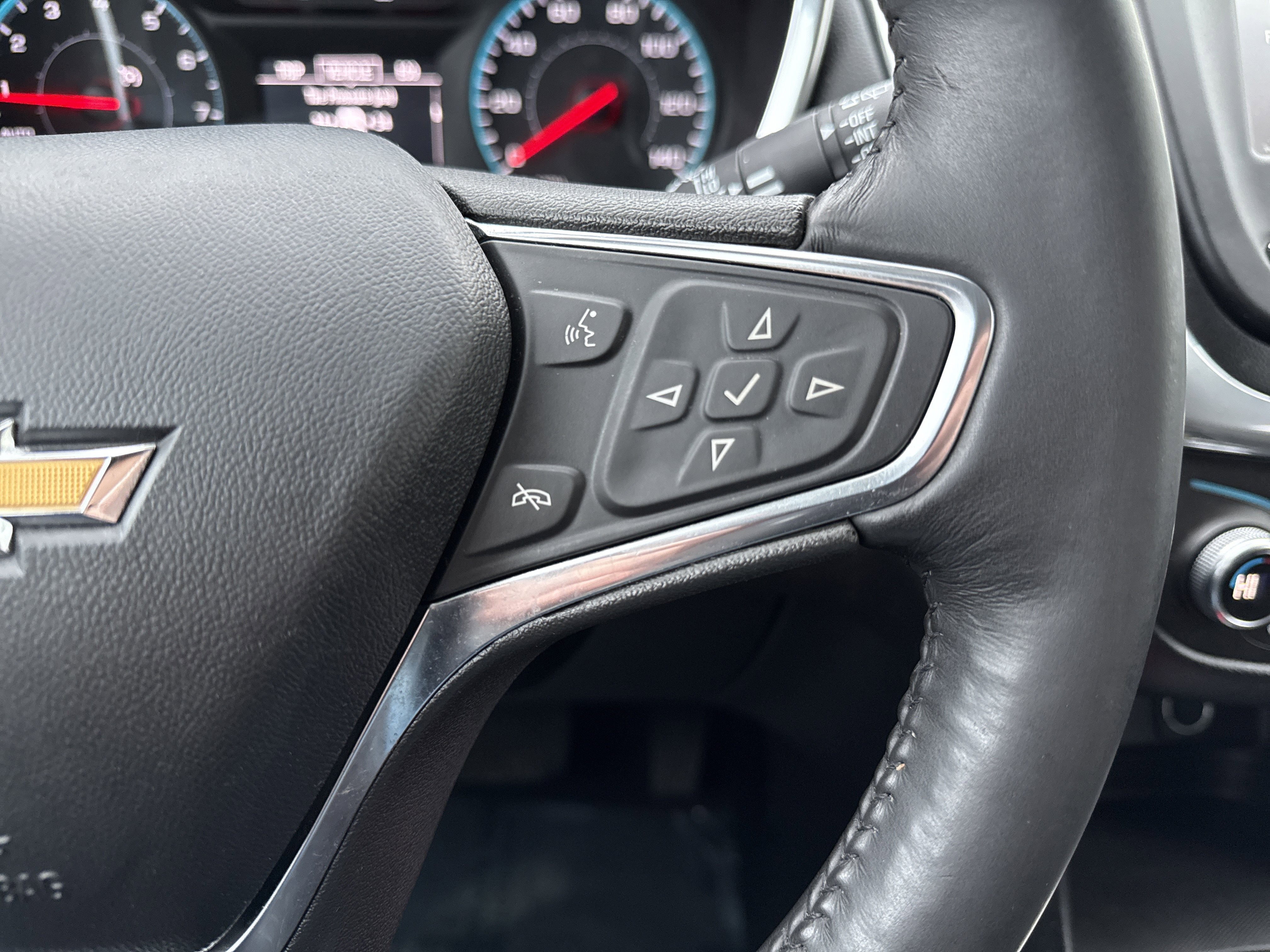 Used 2018 Chevrolet Equinox LT image 29