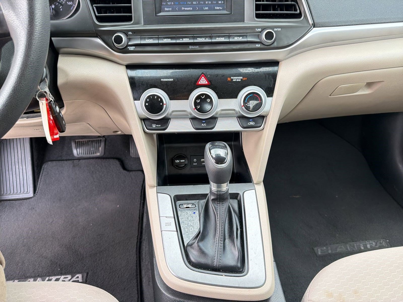 Used 2019 Hyundai Elantra SE image 18