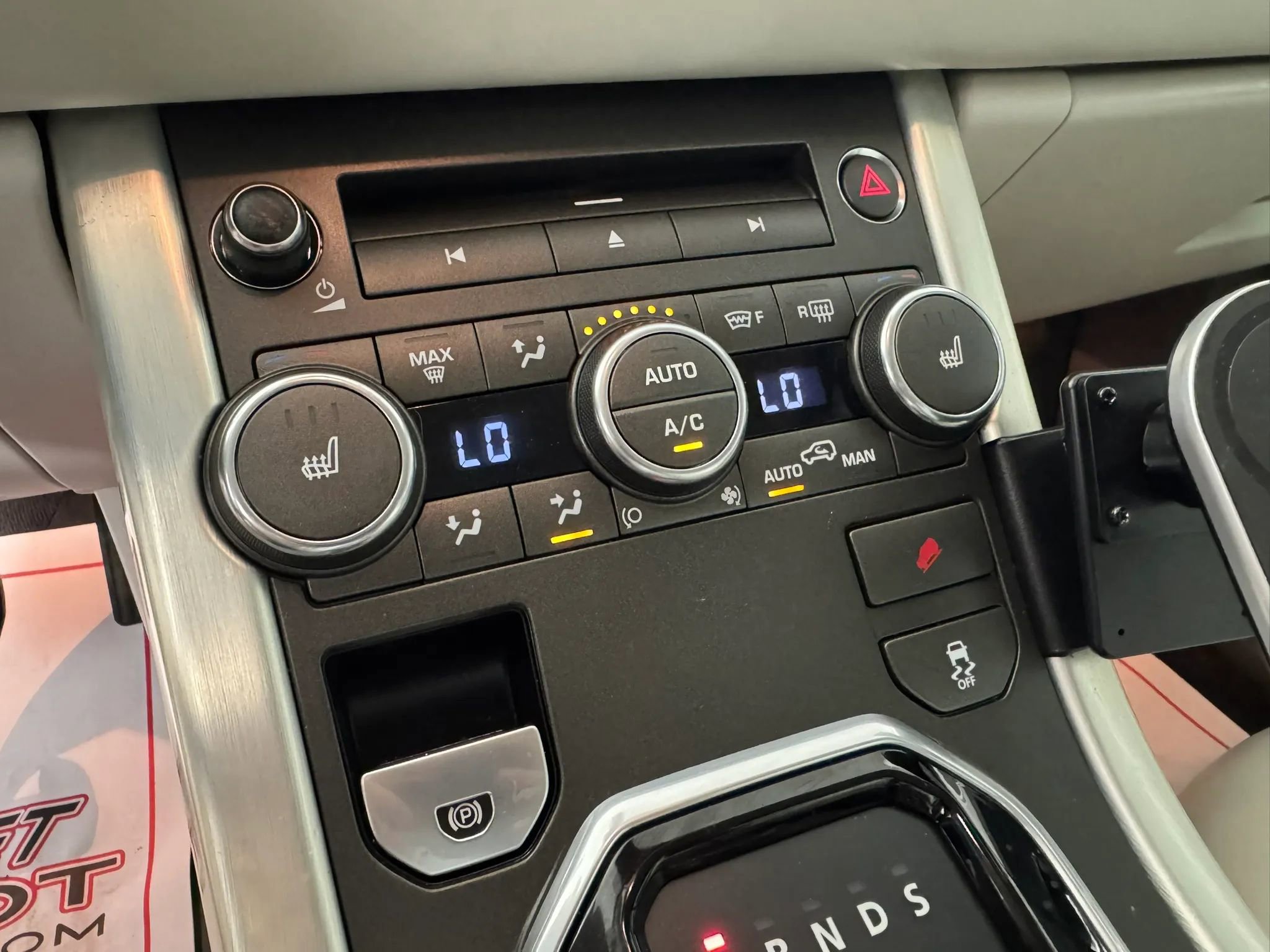 Used 2013 Land Rover Range Rover Evoque Prestige image 22