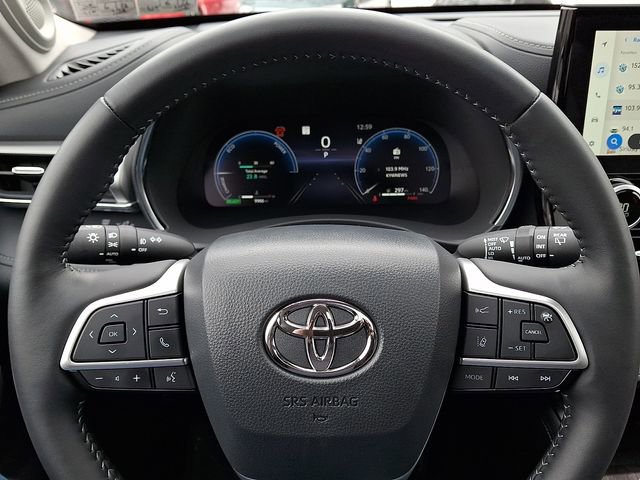 Used 2025 Toyota Highlander Platinum image 20