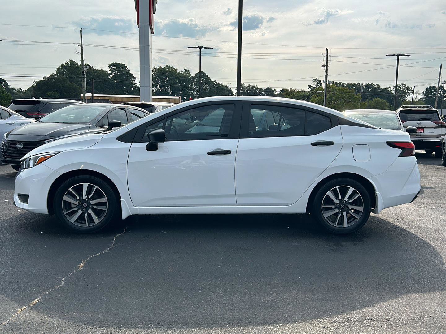 Used 2024 Nissan Versa S w/ S Plus Package image 2