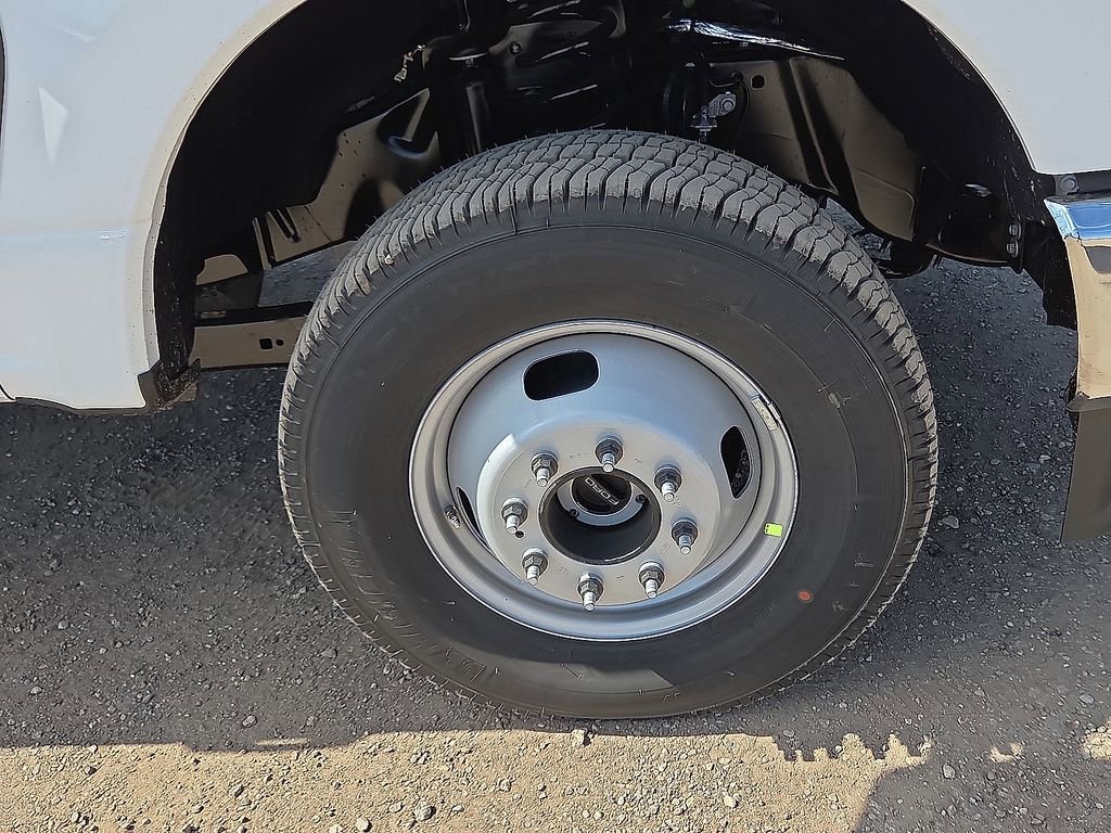 New 2026 Ford F350 XL w/ XL Chrome Package image 20